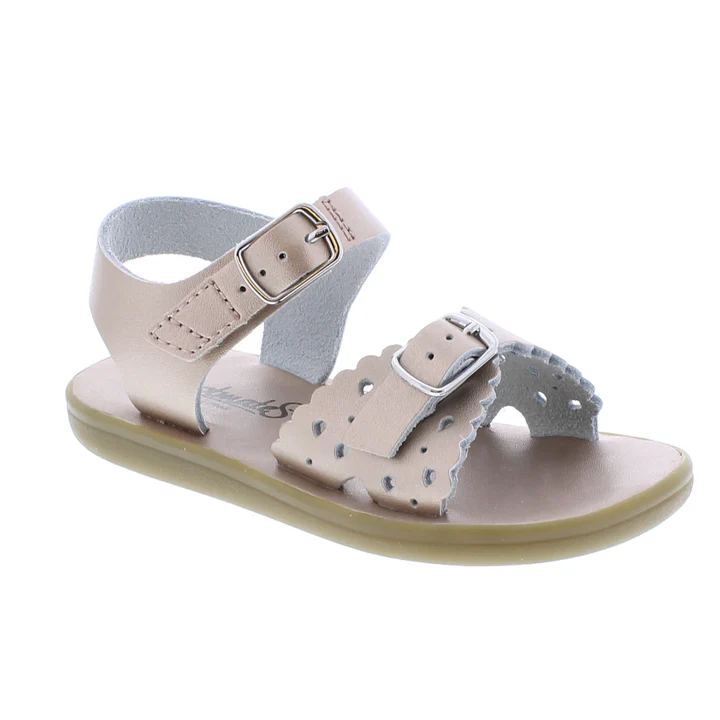 Ariel Sandal