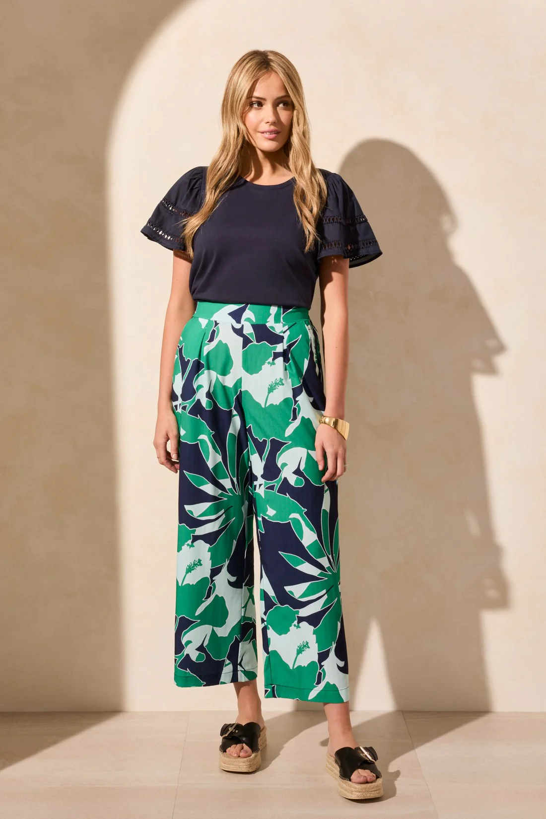 Foliage Print Wide Leg Pull On Ankle Pant